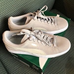 NEVER WORN Puma Suede Classics